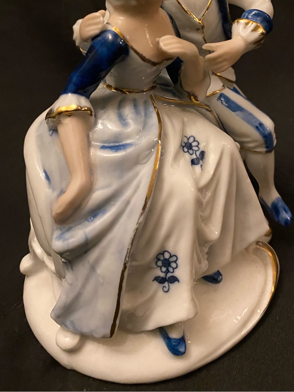 Victorian Couple on Bench Figurine - Picture 3 of 8
